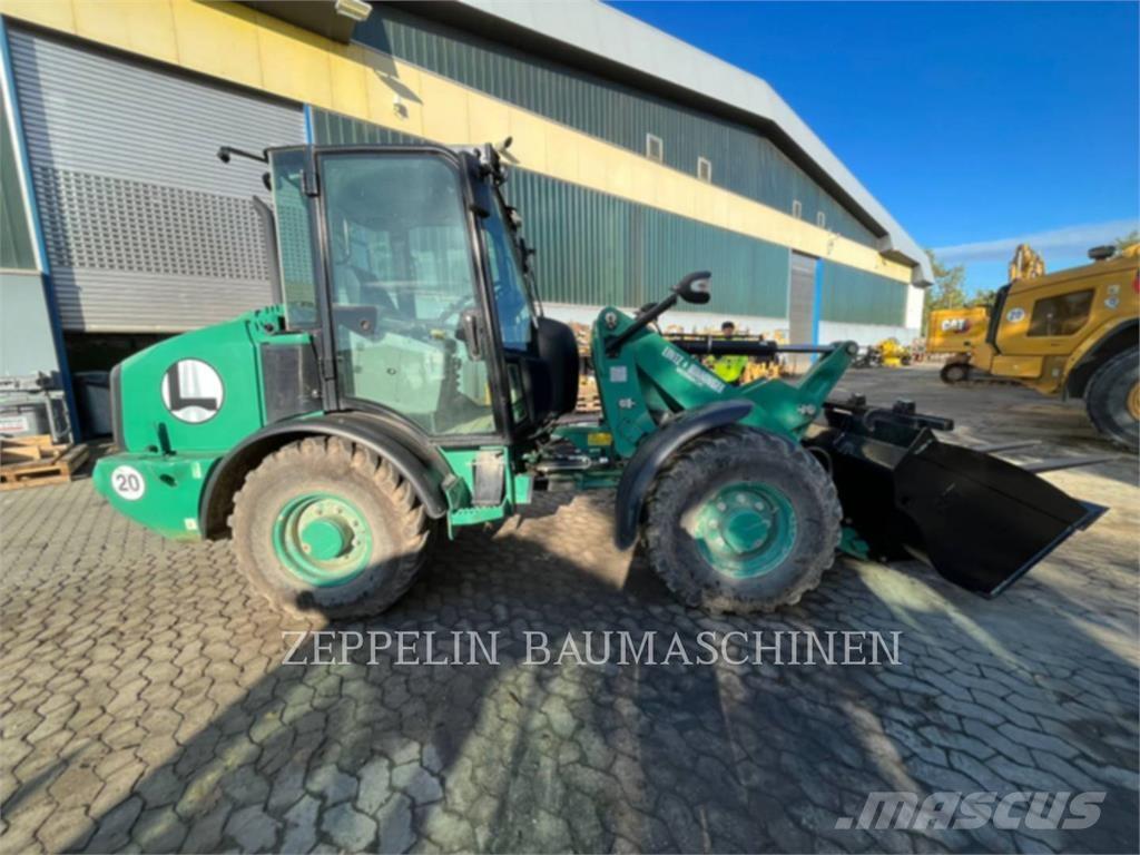 CAT 906M Колесни товарачи