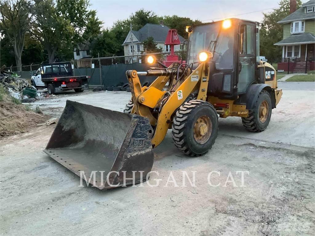 CAT 906M AR Колесни товарачи