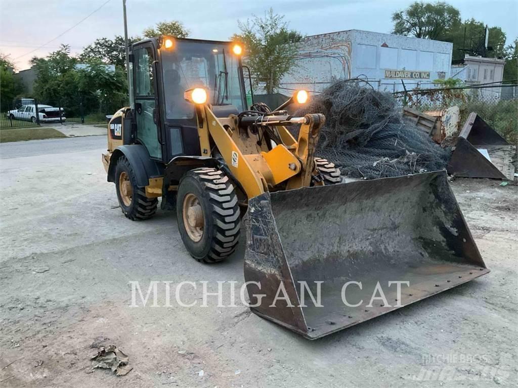CAT 906M AR Колесни товарачи