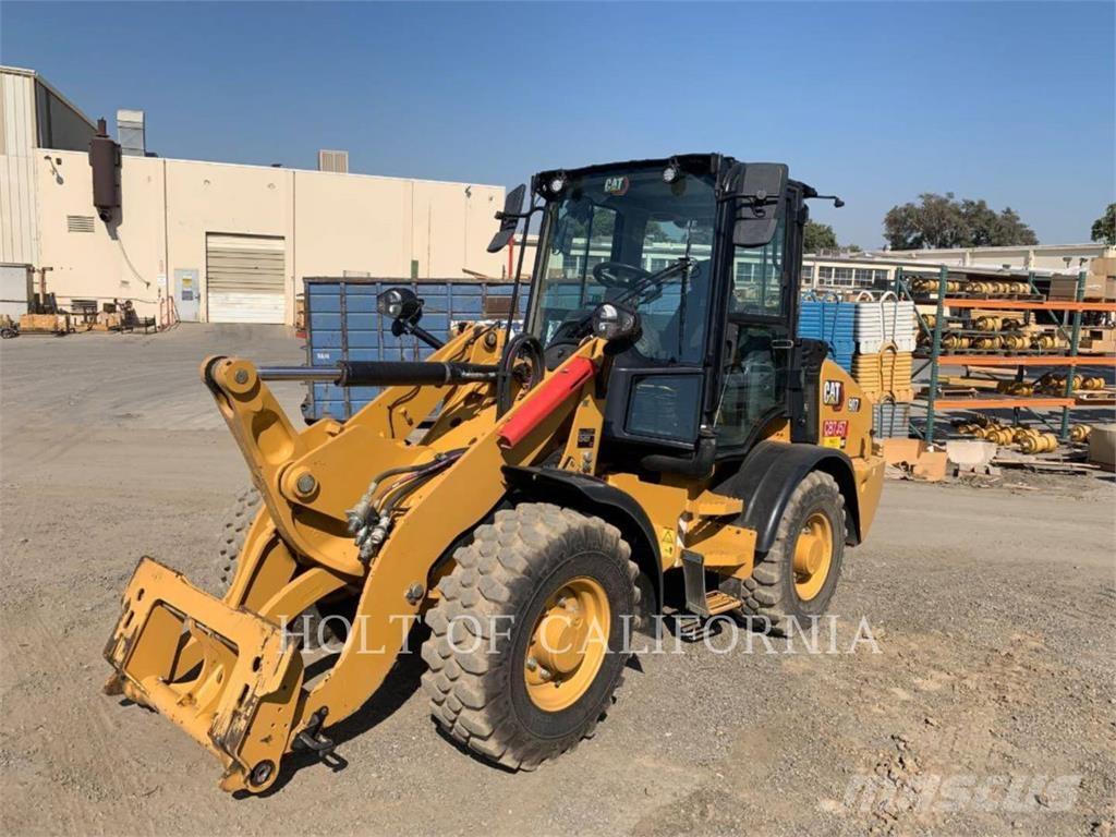 CAT 907 Колесни товарачи