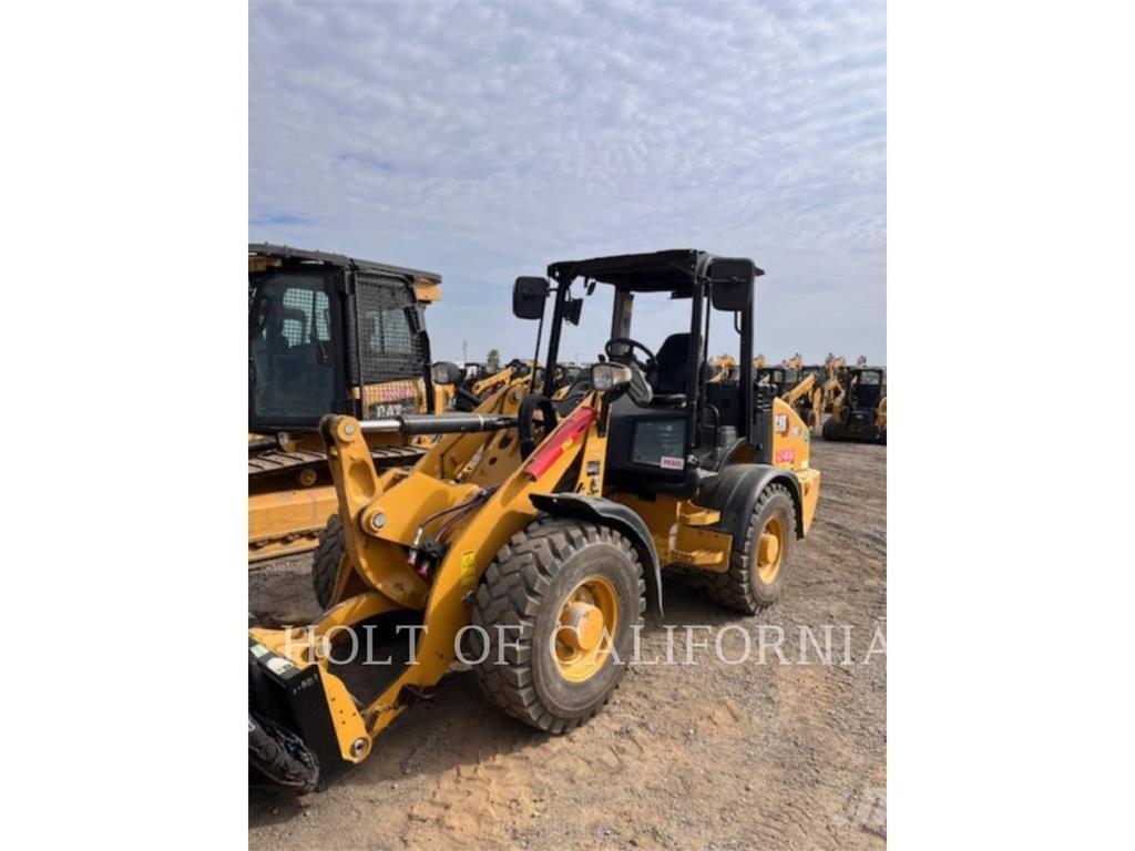 CAT 907 Колесни товарачи