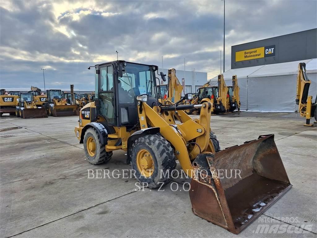 CAT 907M Колесни товарачи