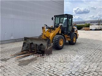 CAT 907M Колесни товарачи
