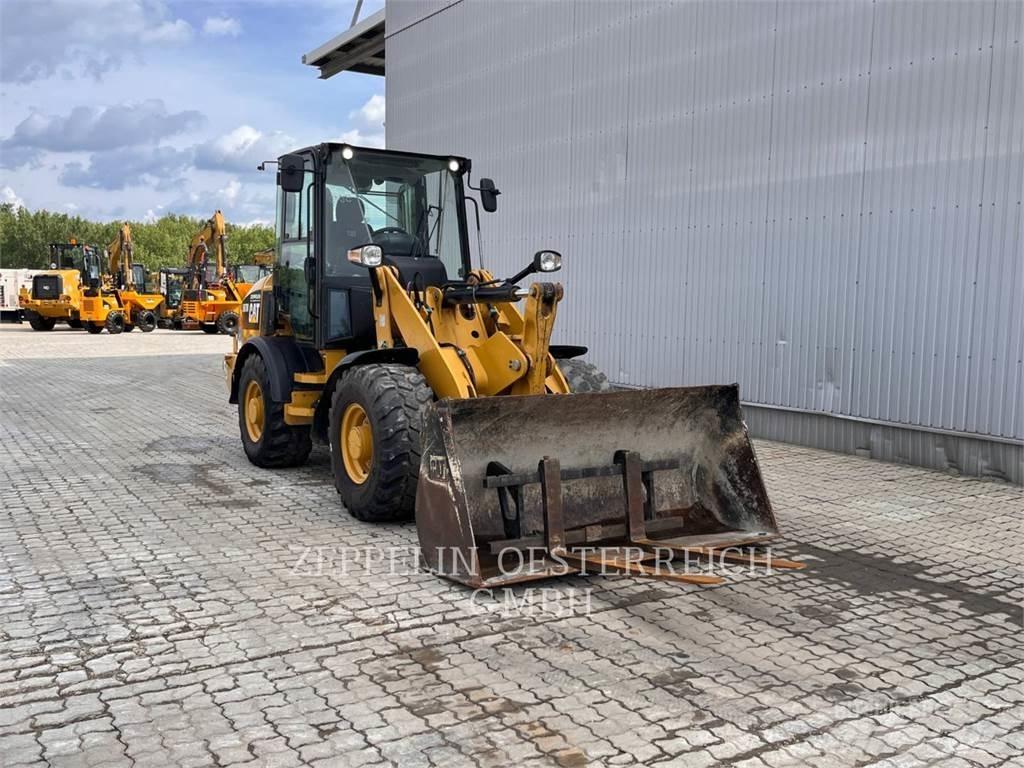 CAT 907M Колесни товарачи