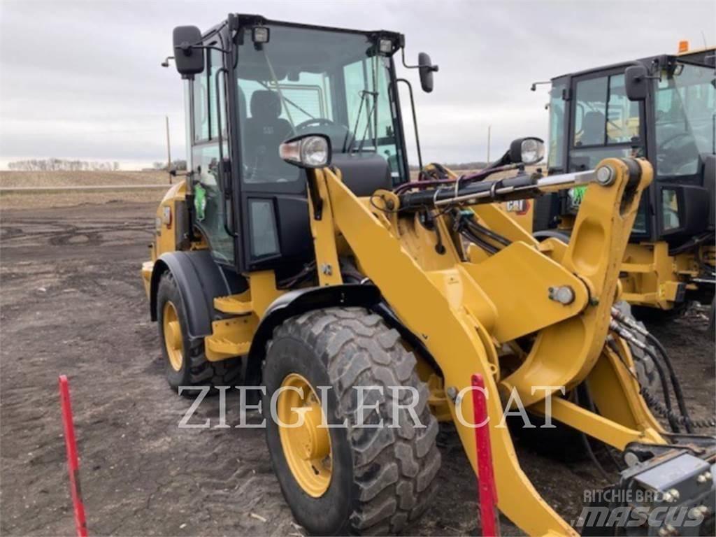 CAT 907M Колесни товарачи