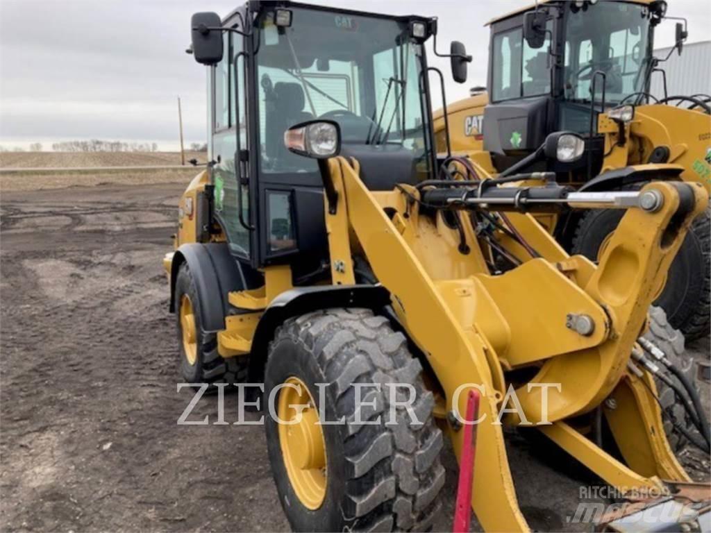 CAT 907M Колесни товарачи