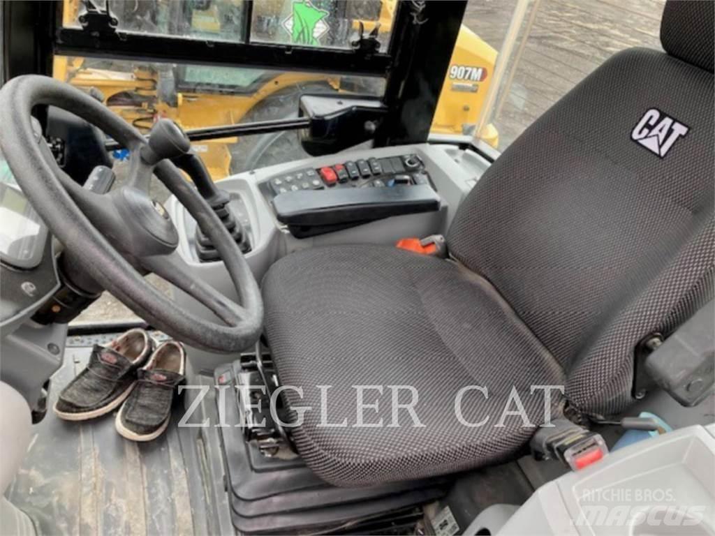 CAT 907M Колесни товарачи
