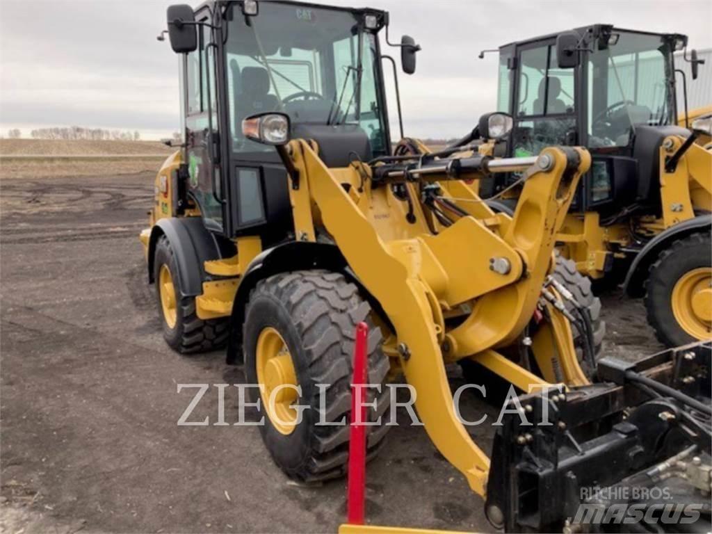 CAT 907M Колесни товарачи