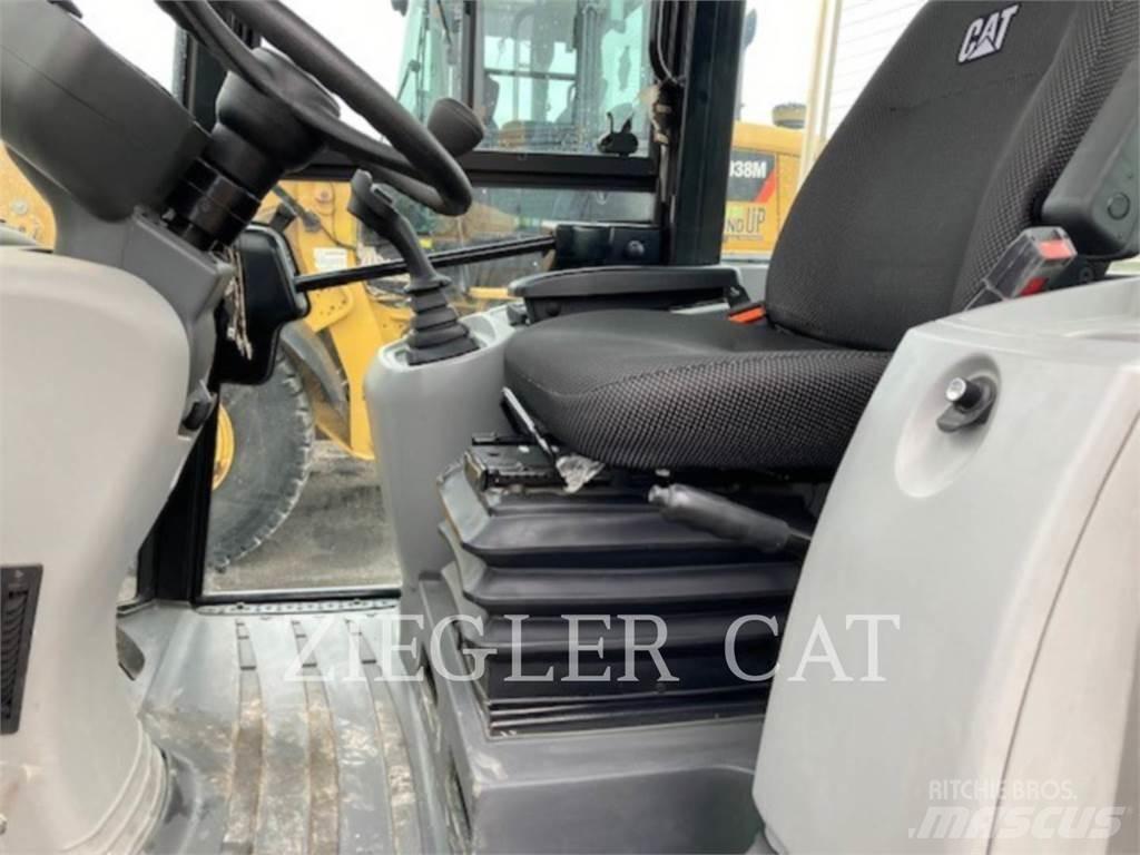 CAT 907M Колесни товарачи