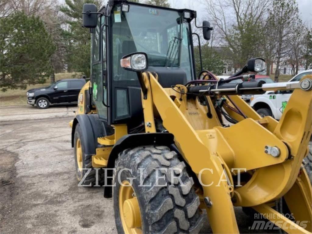 CAT 907M Колесни товарачи