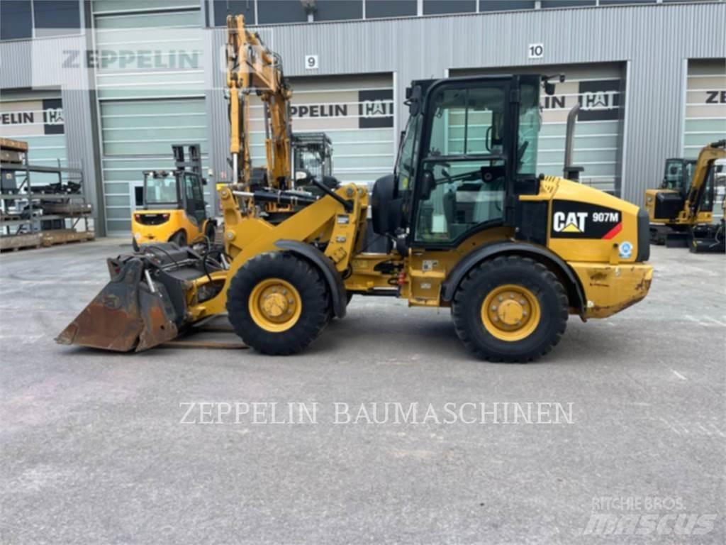 CAT 907M Колесни товарачи