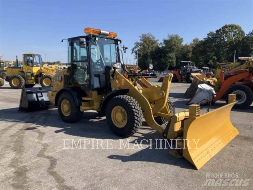 CAT 907M Колесни товарачи