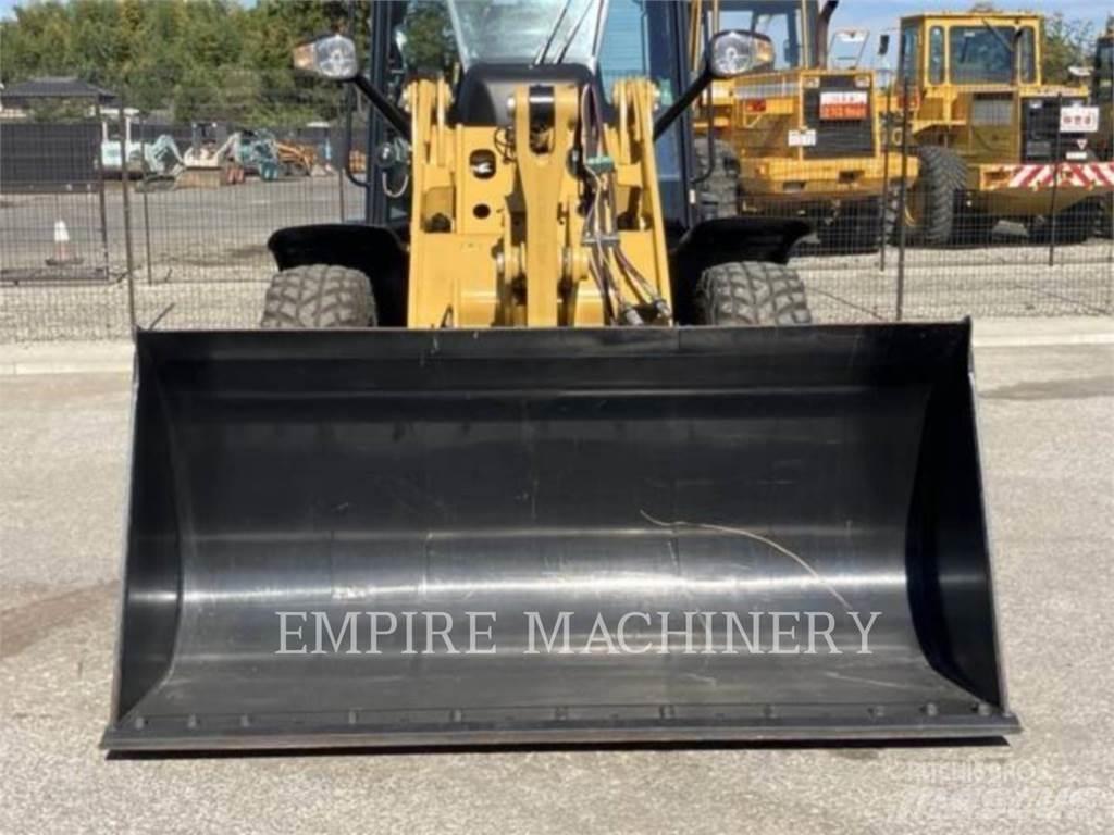 CAT 907M Колесни товарачи