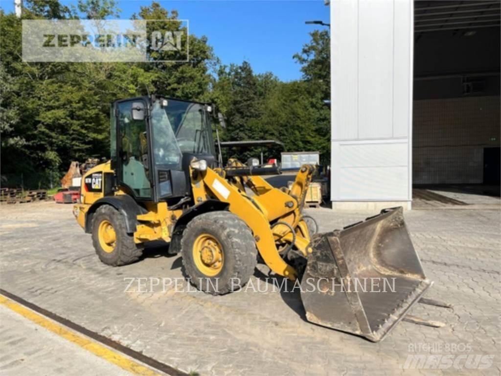 CAT 907M Колесни товарачи