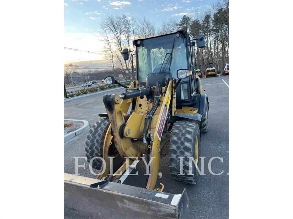 CAT 907M Колесни товарачи