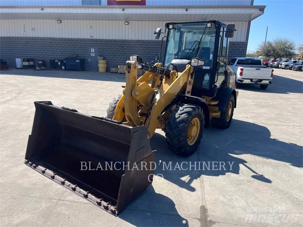 CAT 907M Колесни товарачи