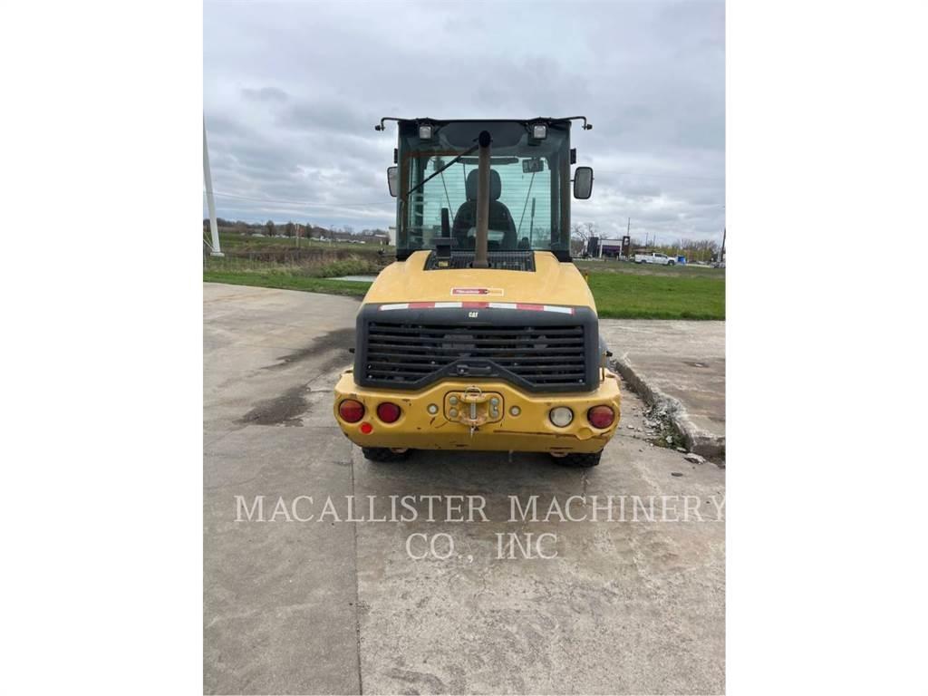 CAT 907M Колесни товарачи