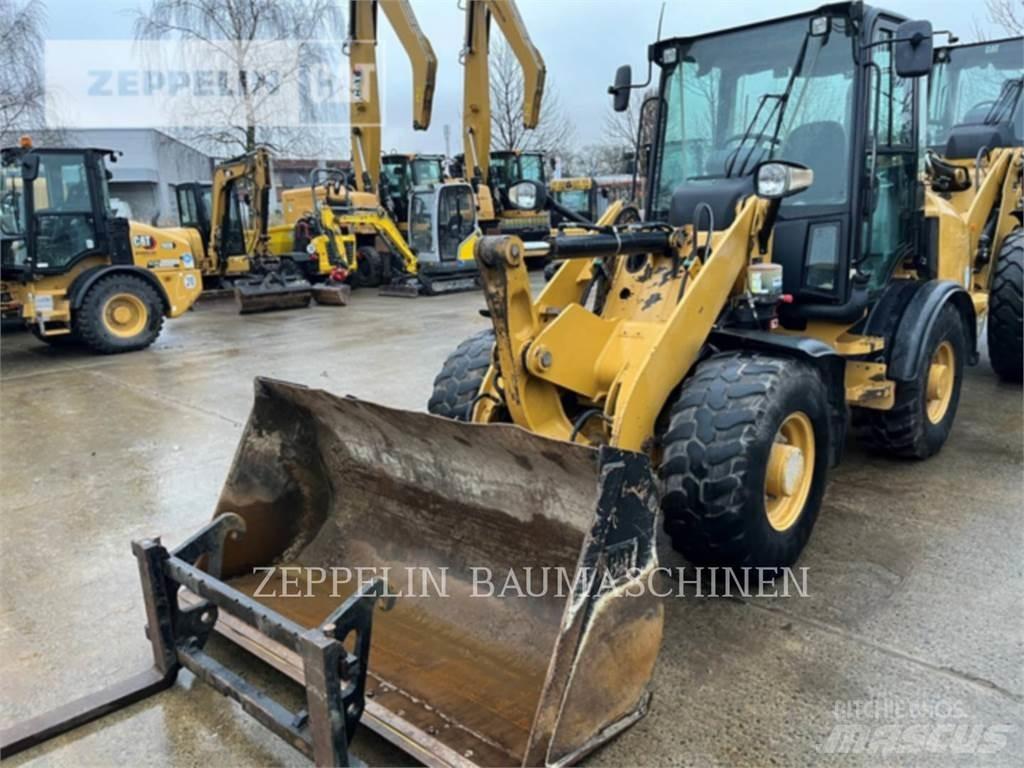 CAT 907M Колесни товарачи