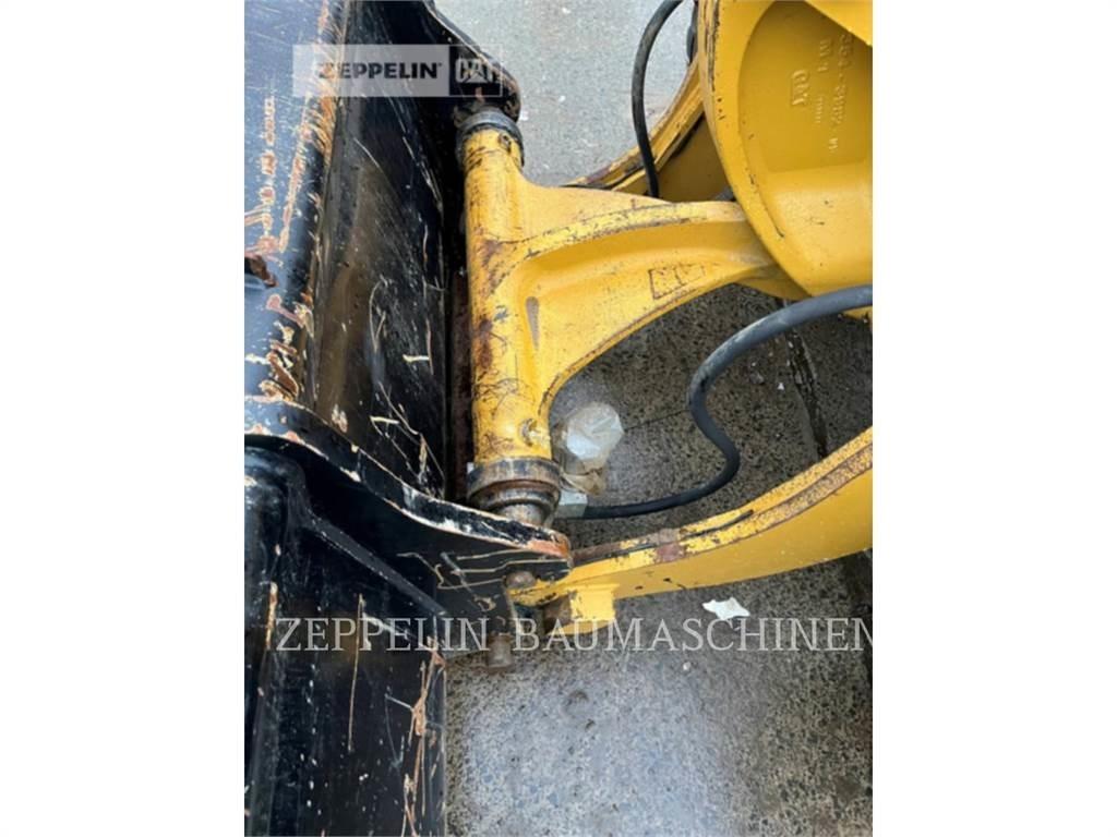 CAT 907M Колесни товарачи