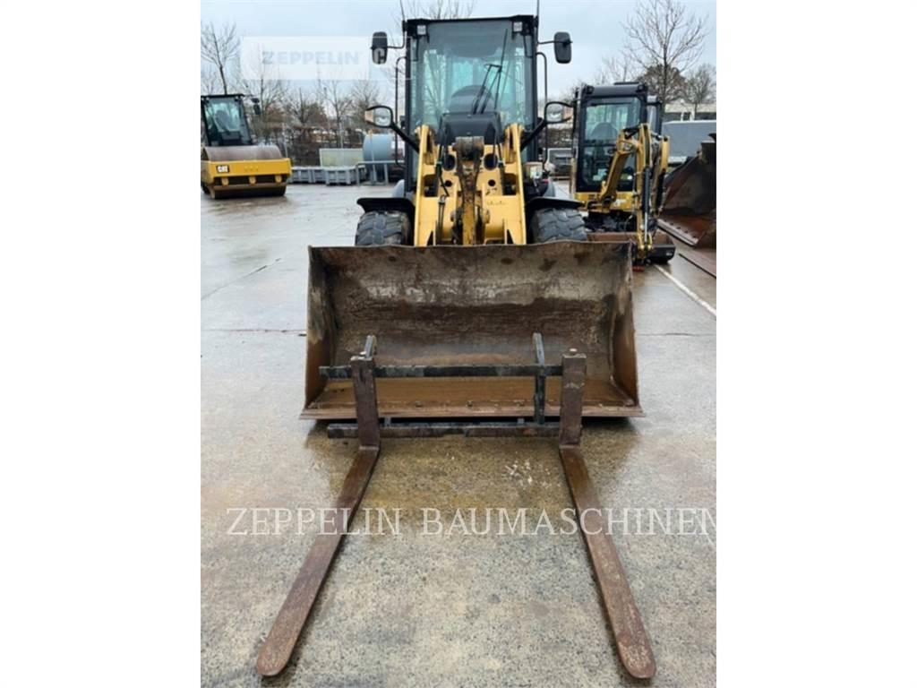 CAT 907M Колесни товарачи