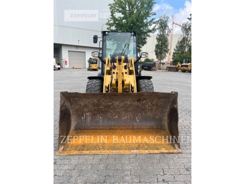 CAT 907M Колесни товарачи