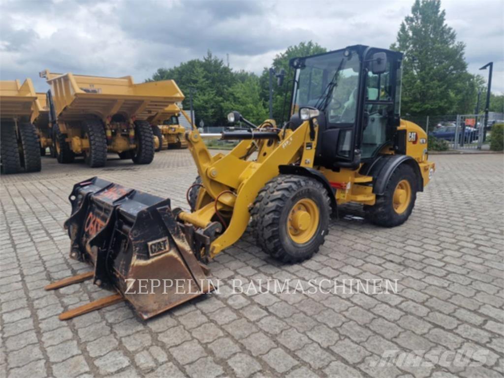 CAT 907M Колесни товарачи