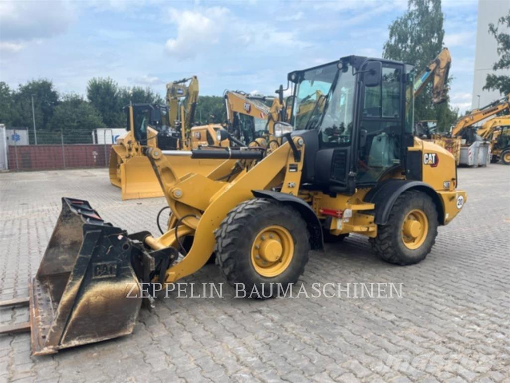 CAT 907M Колесни товарачи