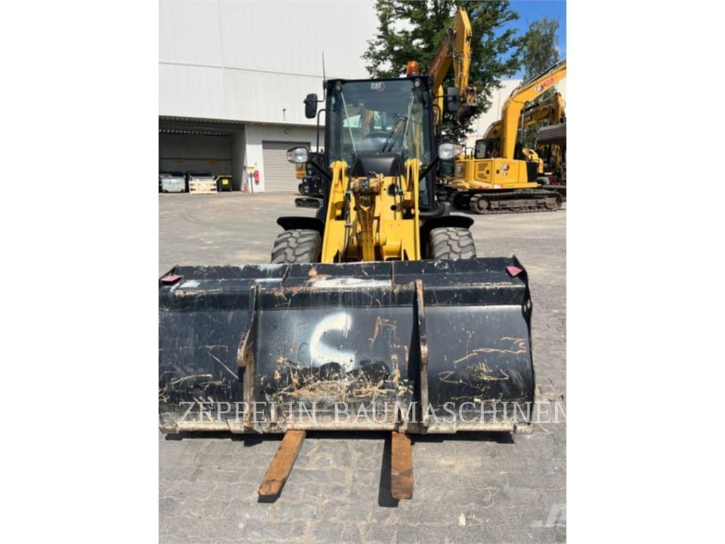 CAT 907M Колесни товарачи