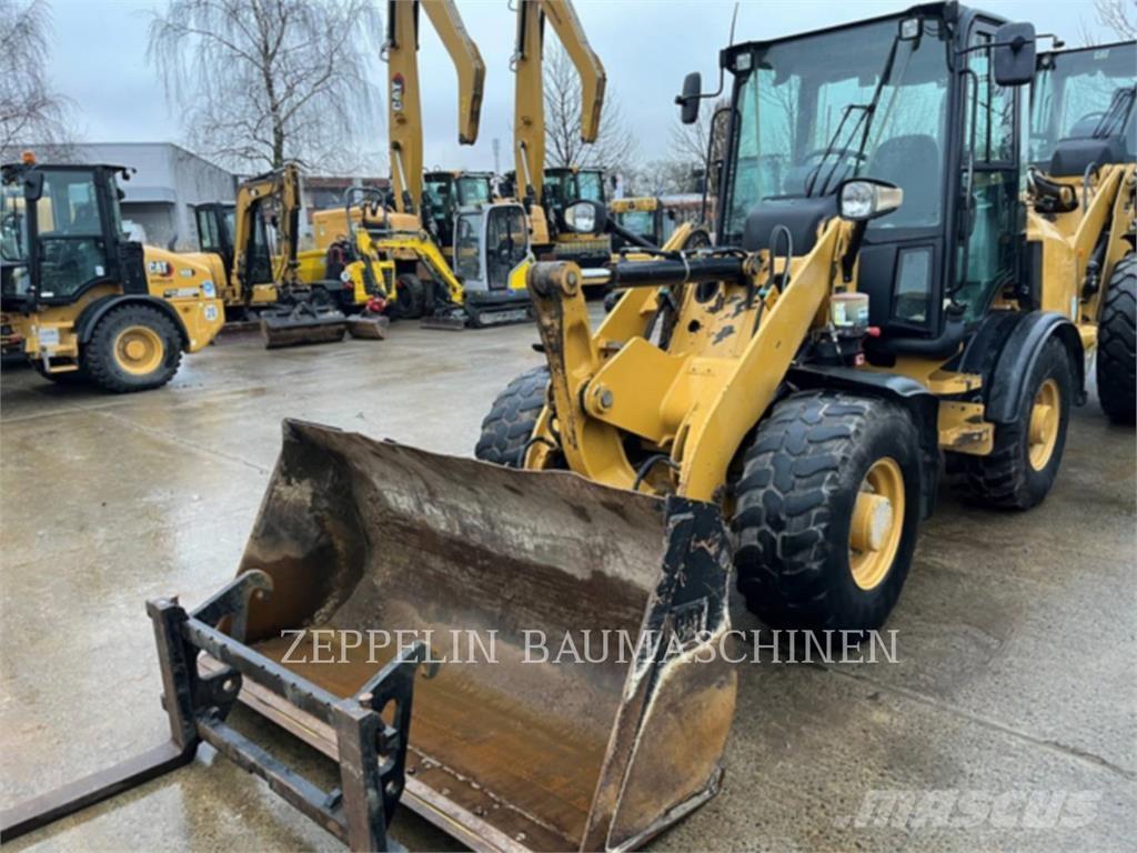 CAT 907M Колесни товарачи