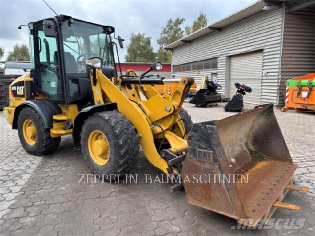 CAT 907M Колесни товарачи