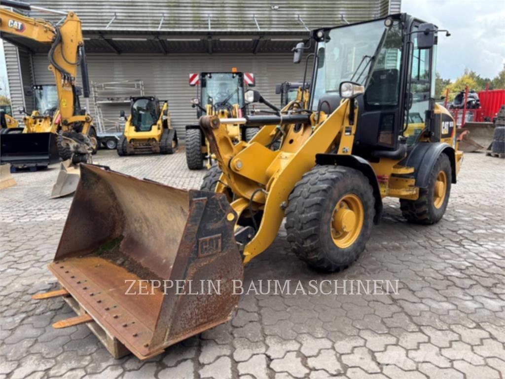 CAT 907M Колесни товарачи