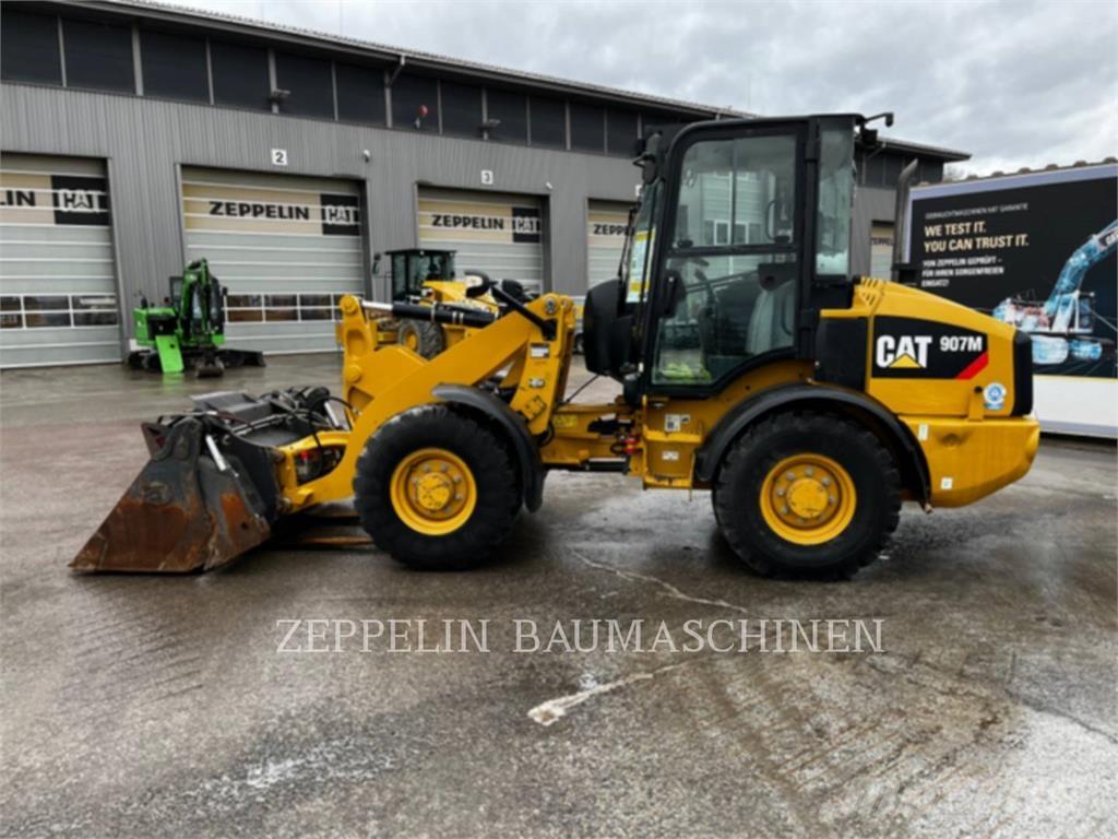 CAT 907M Колесни товарачи