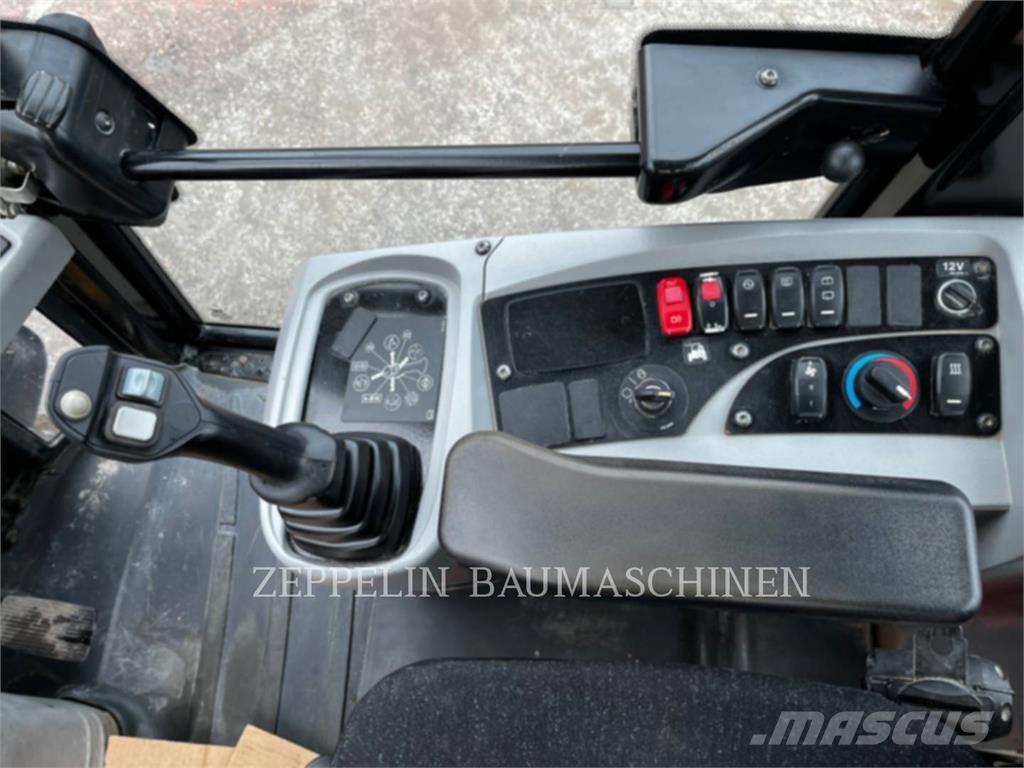 CAT 907M Колесни товарачи