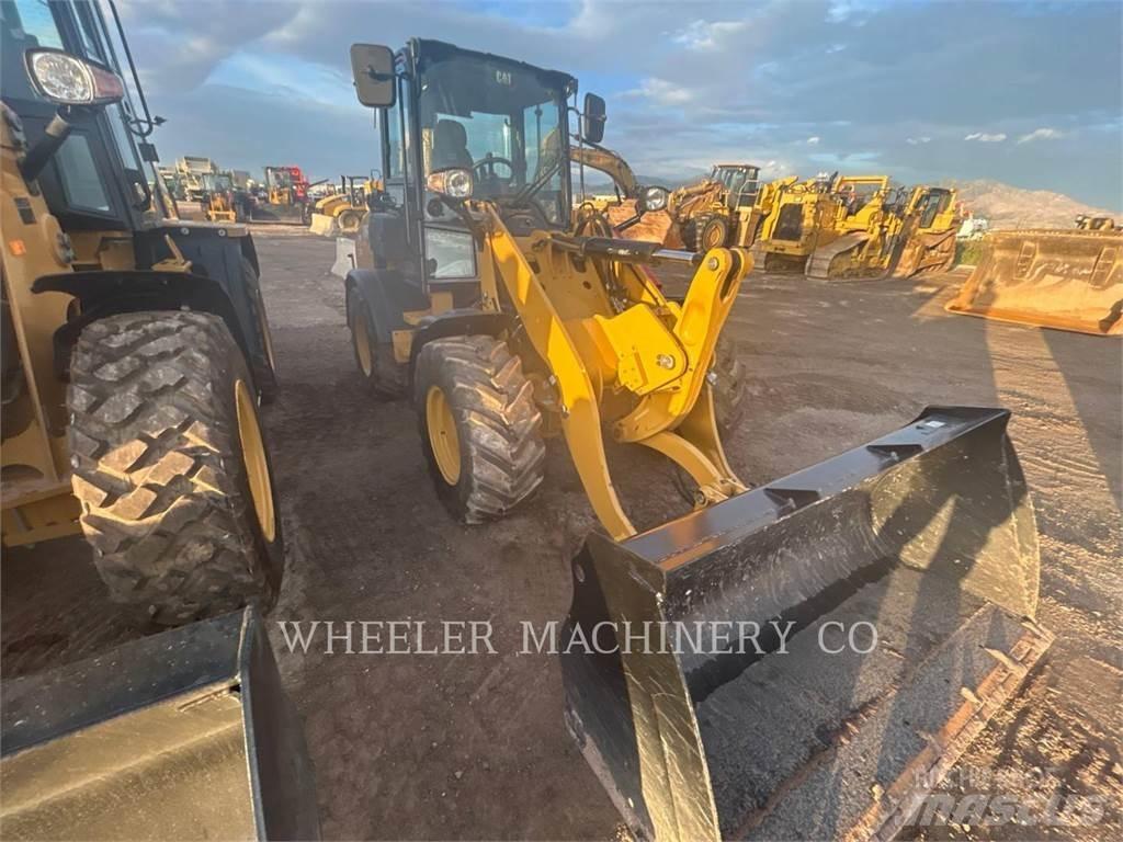 CAT 908 Колесни товарачи