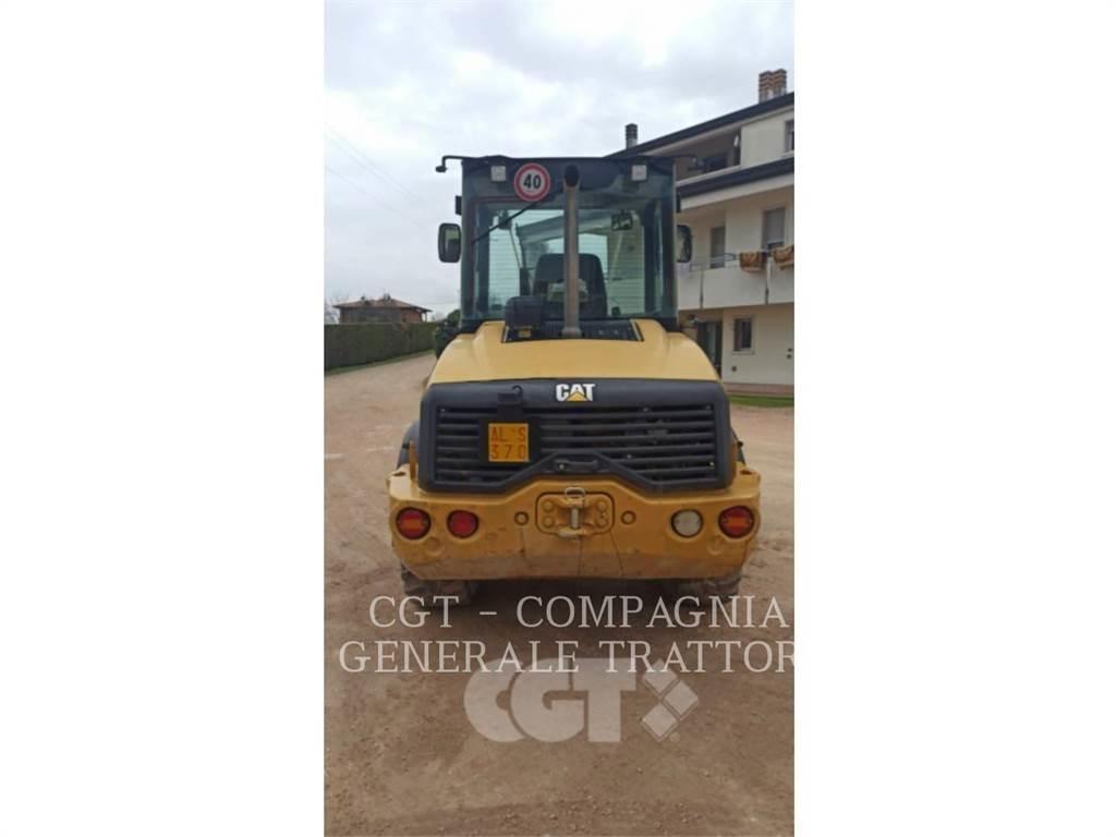 CAT 908 Колесни товарачи