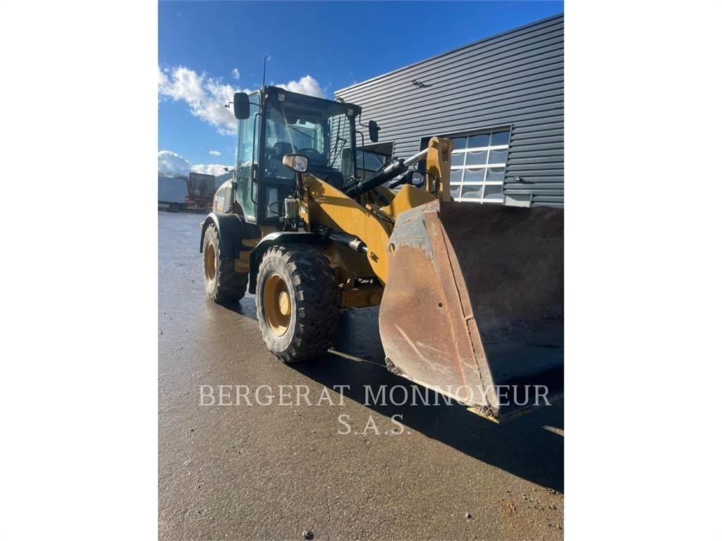 CAT 908 Колесни товарачи