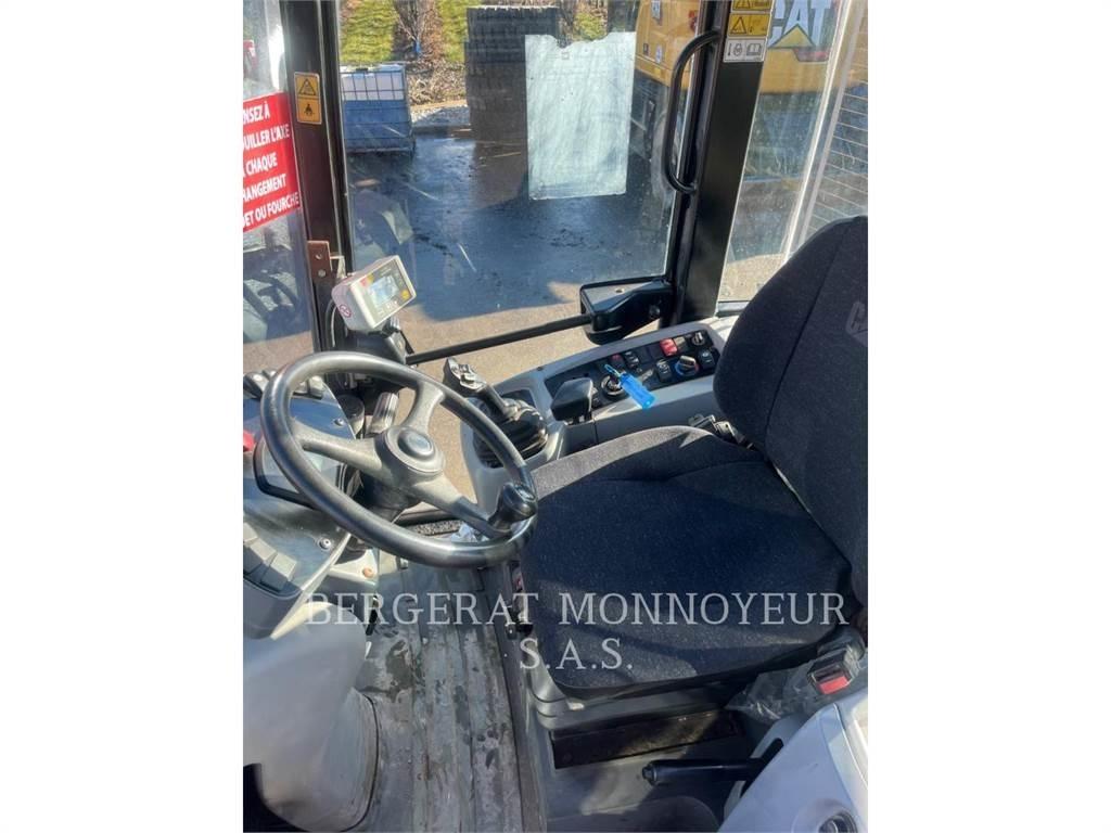 CAT 908 Колесни товарачи