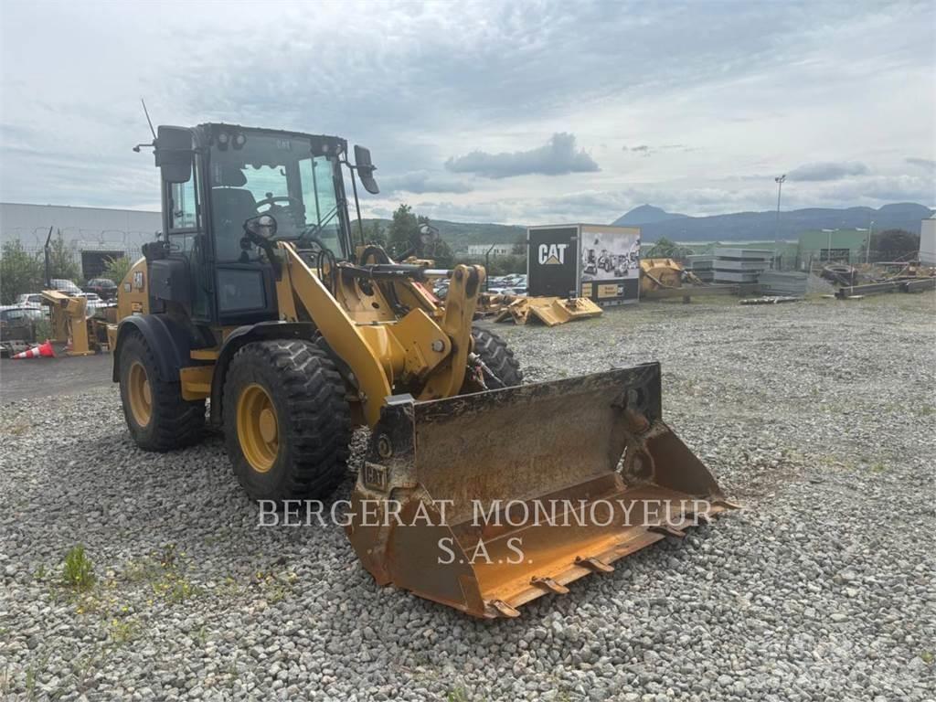 CAT 908 Колесни товарачи
