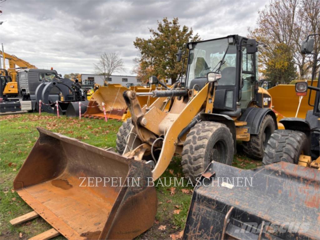 CAT 908H Колесни товарачи