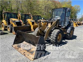 CAT 908H2 Колесни товарачи