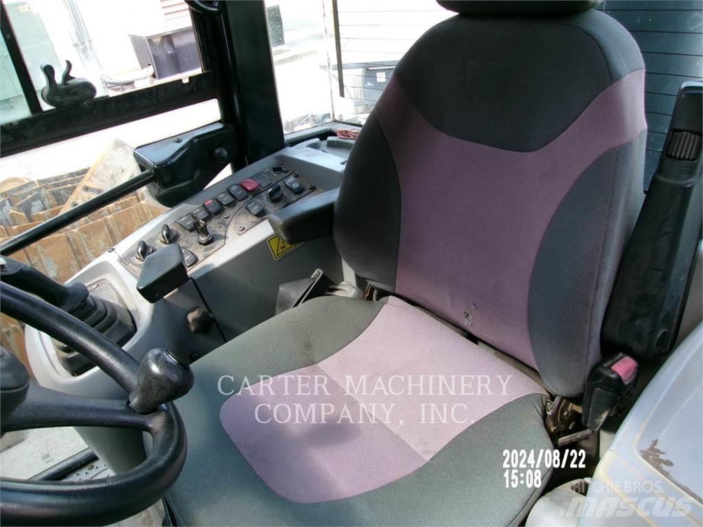 CAT 908H2 Колесни товарачи