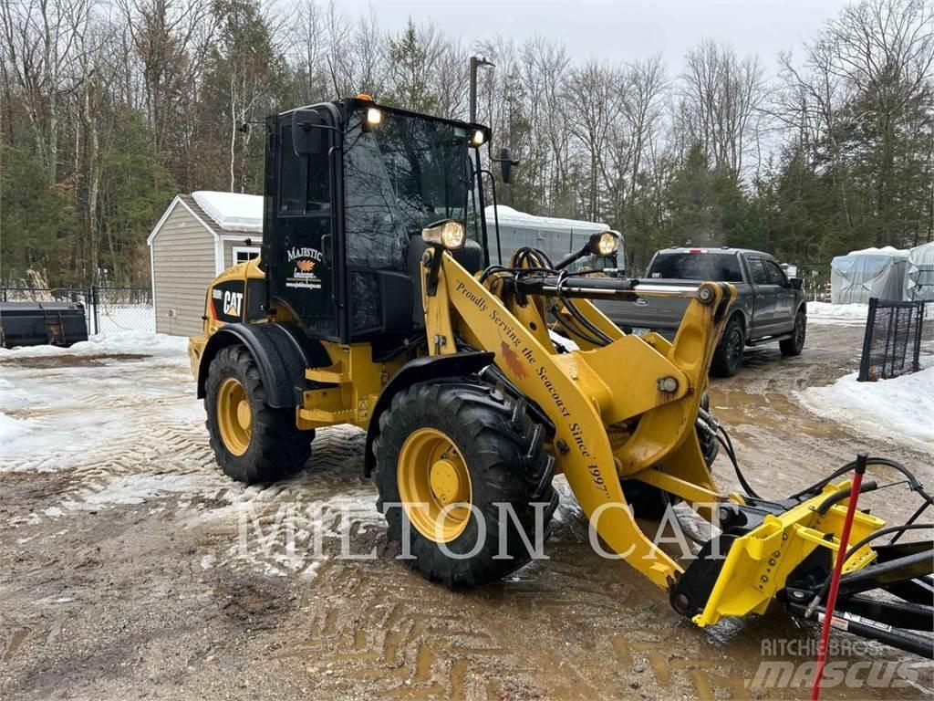 CAT 908H2 Колесни товарачи