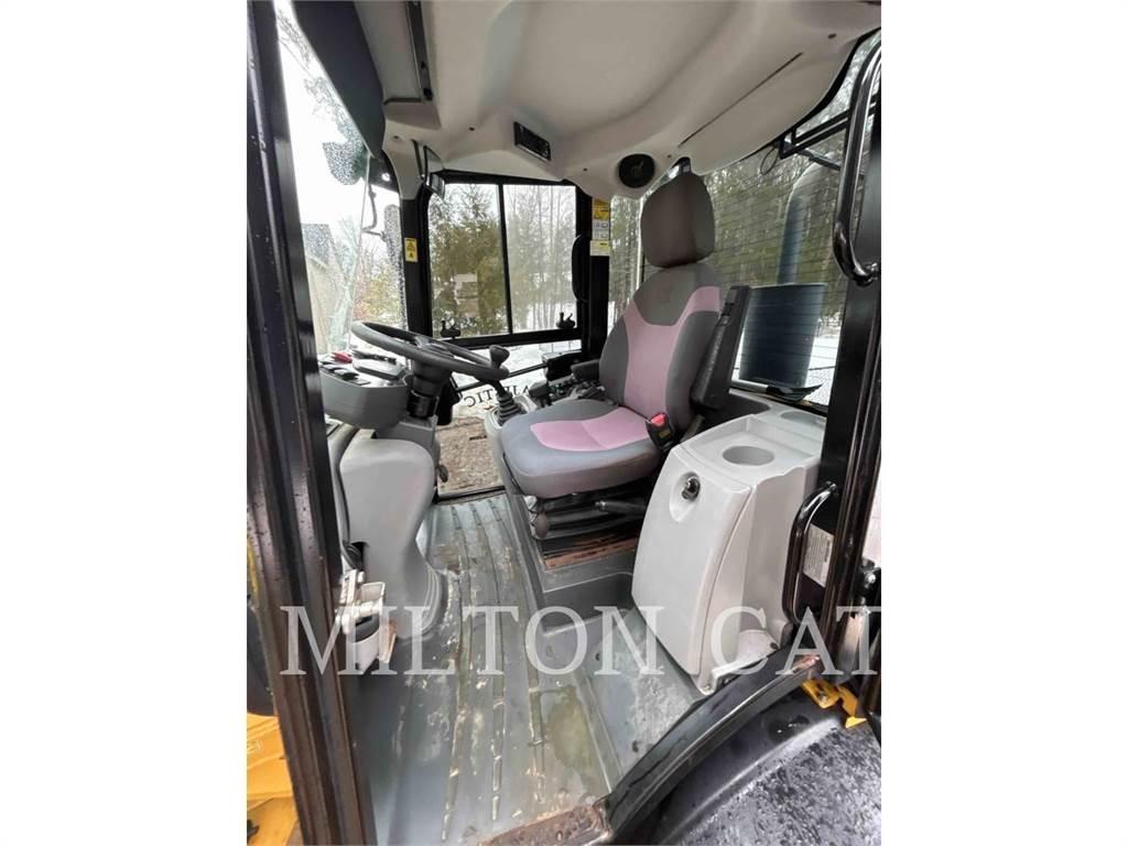 CAT 908H2 Колесни товарачи