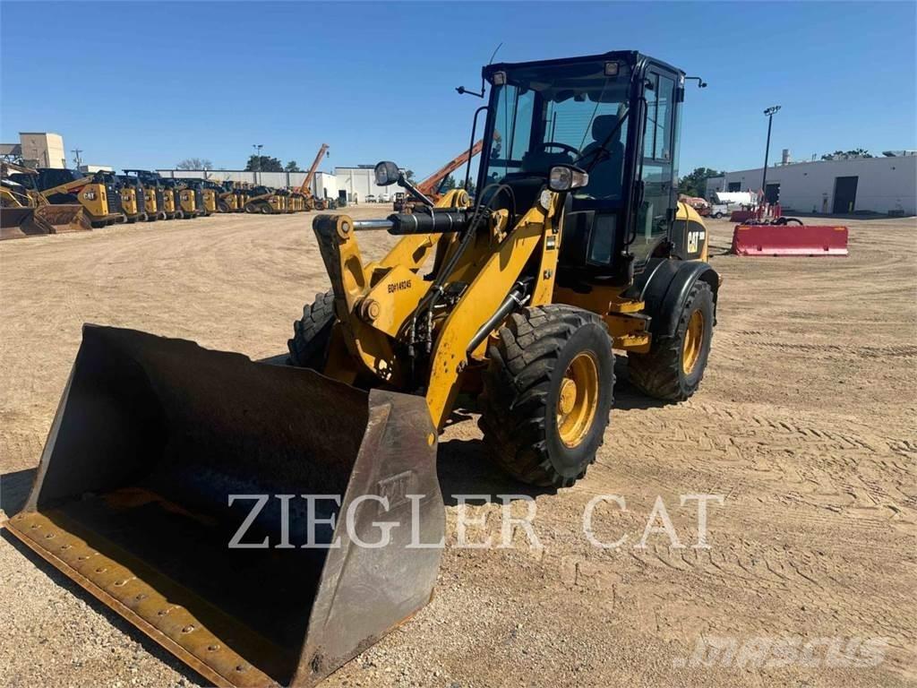 CAT 908H2 Колесни товарачи