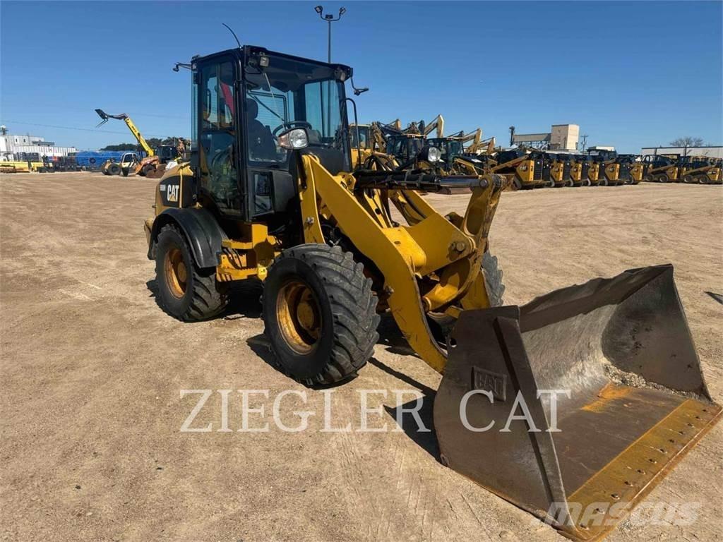 CAT 908H2 Колесни товарачи