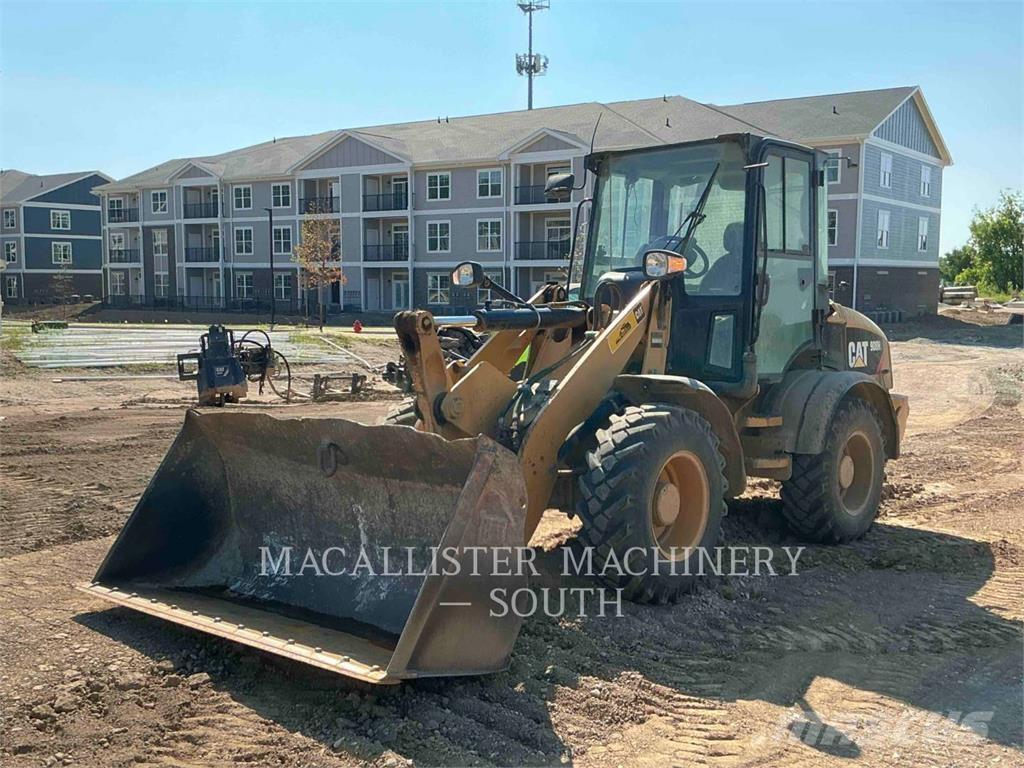 CAT 908H2 Колесни товарачи