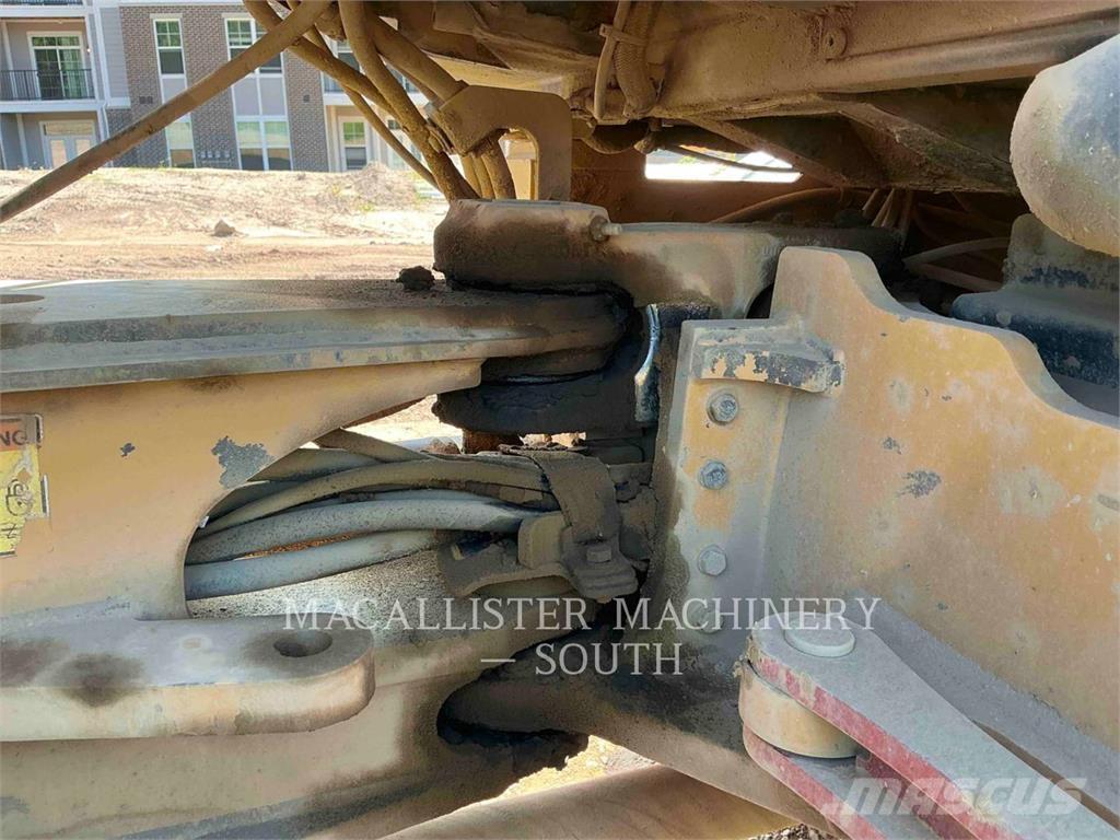 CAT 908H2 Колесни товарачи