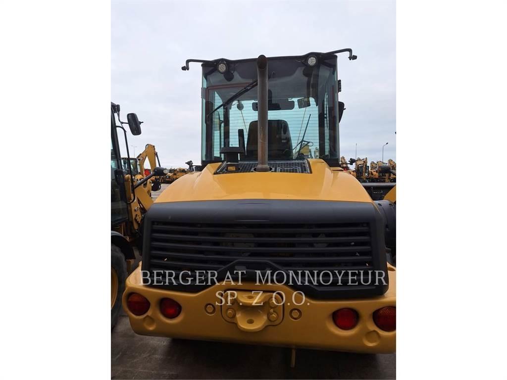 CAT 908M Колесни товарачи