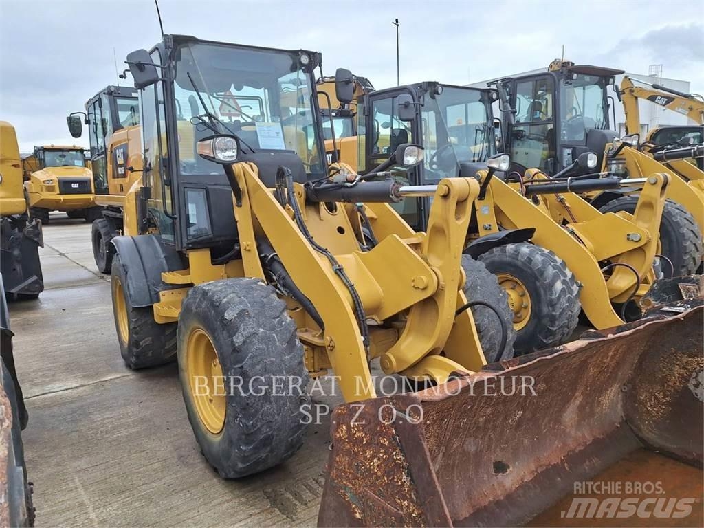 CAT 908M Колесни товарачи