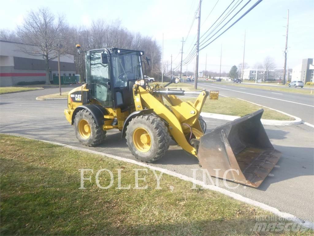 CAT 908M Колесни товарачи